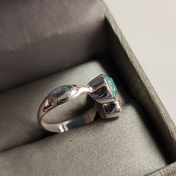 Elegant Silver Ring with Green Blue Clear Crystals Size 7.75 - Picture 3 of 4